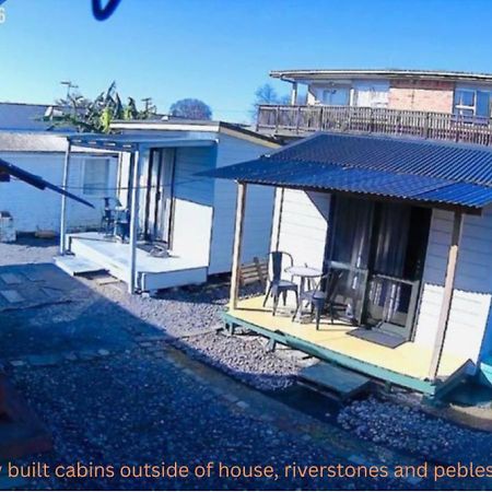 Cozy Cabins In Hamilton East Near To Cbd And Waikato Hospital Exterior photo